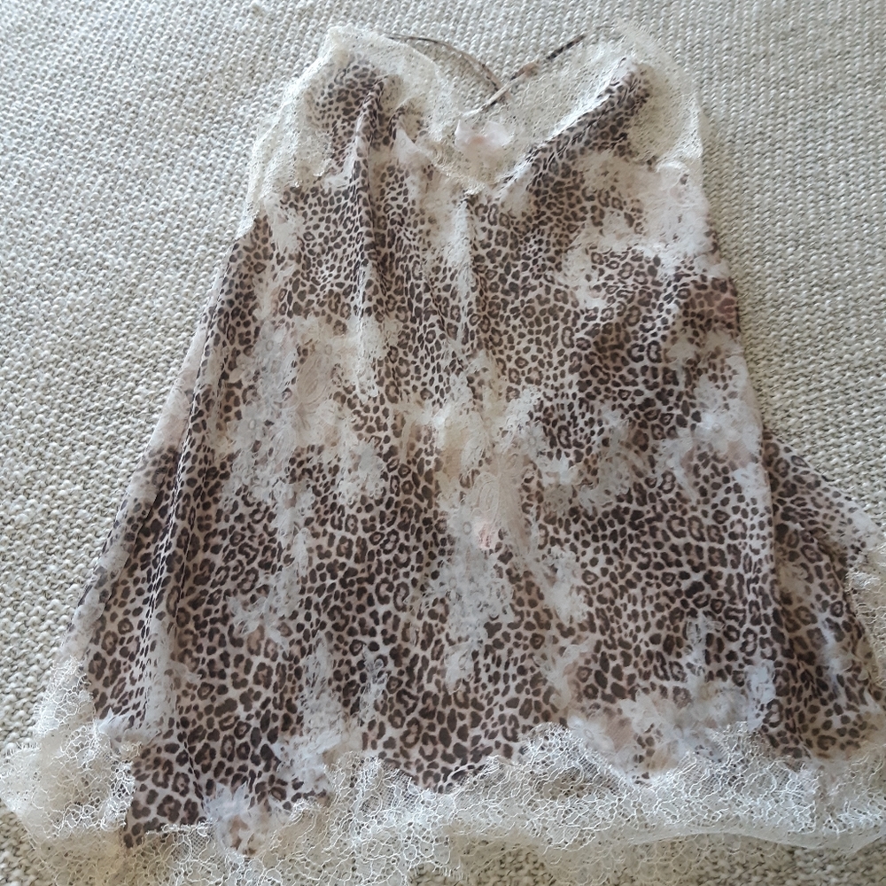 Sheer leopard slip